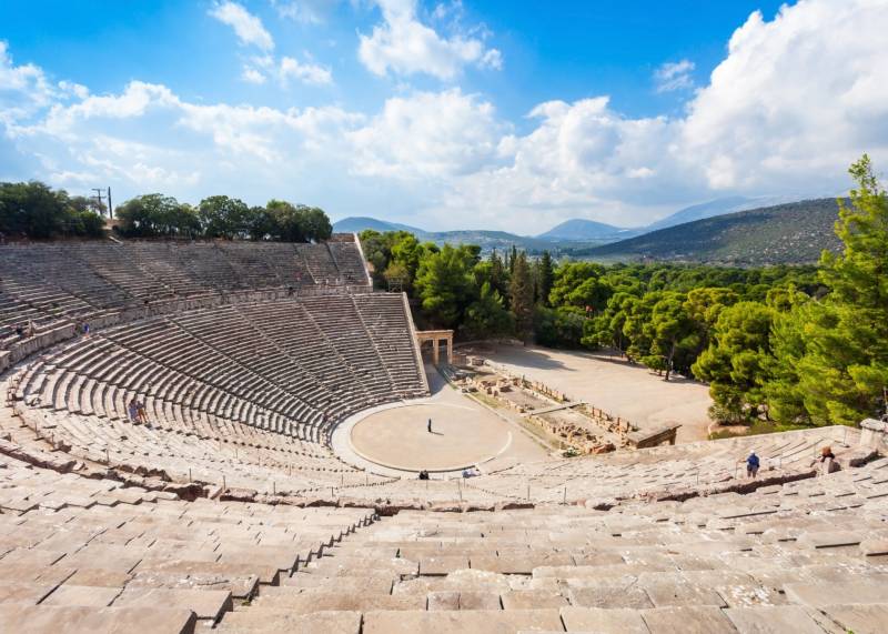 DÍA 1: ATENAS - CANAL DE CORINTO - EPIDAURO - MICENAS - ESPARTA - Circuitos Culturales en Grecia