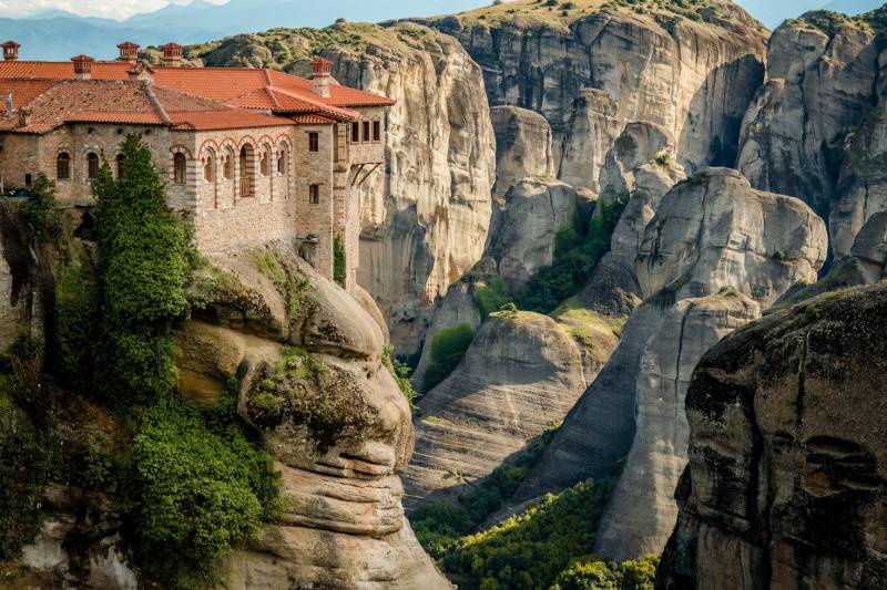 DÍA 2: KALAMBAKA - METEORA - TERMÓPILAS - ATENAS - Circuitos Culturales en Grecia